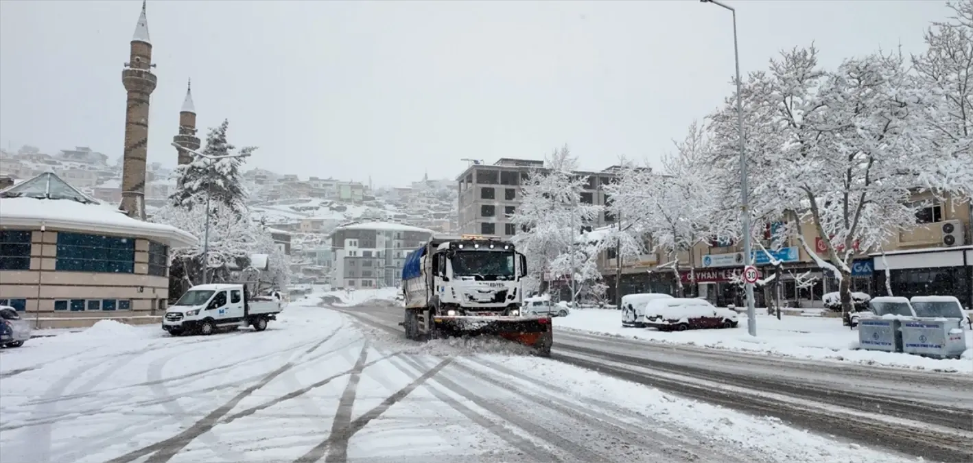 Hacılar'da Karla Mücadele Çalışmaları Devam Ediyor