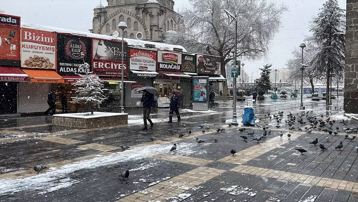 Kayseri'de Kar Yağışı Etkili