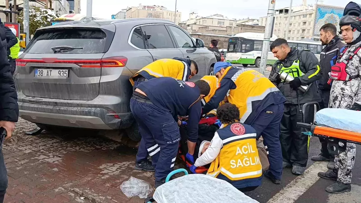 Kayseri'de Otomobil Yayalara Çarptı: 5 Yaralı