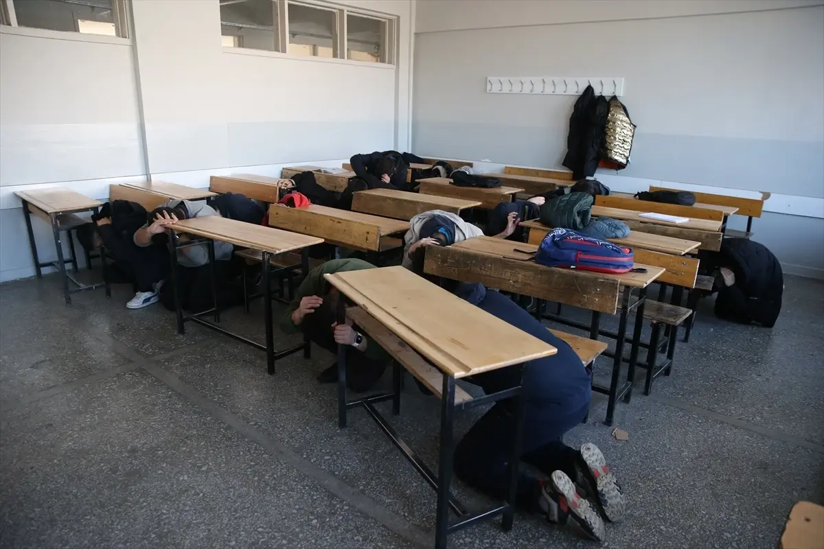 Kayseri'de Deprem Tatbikatı Yapıldı