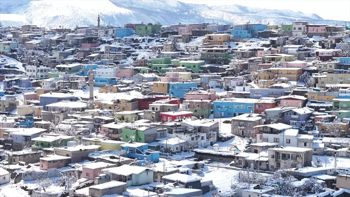 Hacılar'daki Renkli Evler Karla Kaplandı