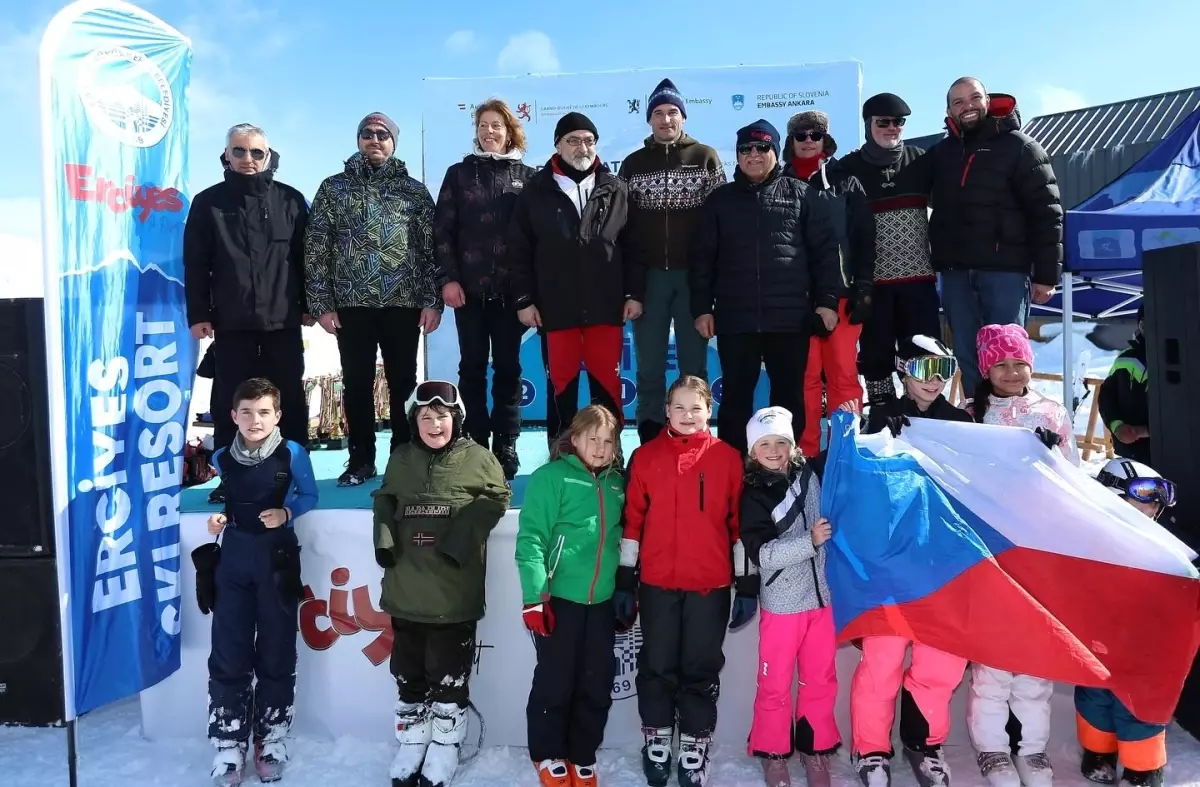 5. Diplomatik Kayak Yarışı'nda dereceye girenler ödüllendirildi