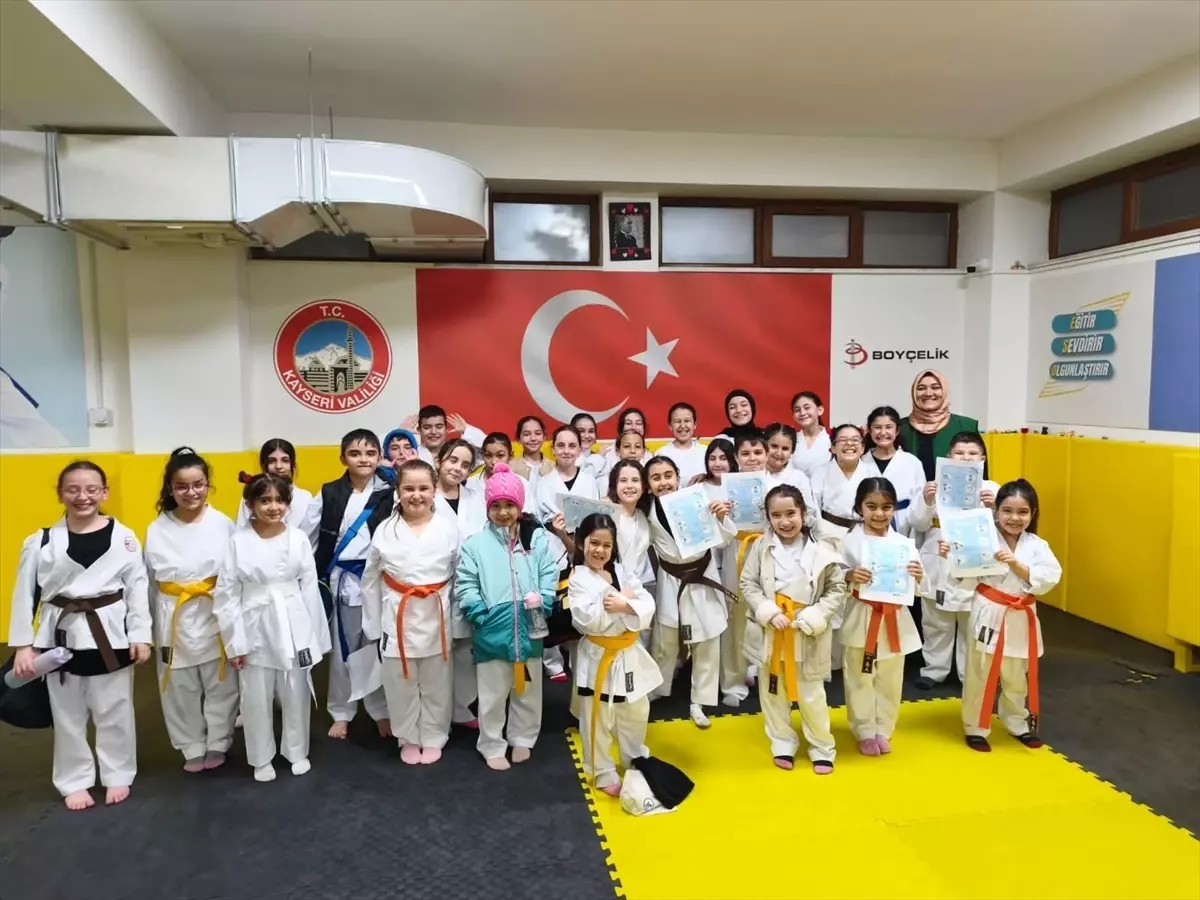 Gençlere Bağımlılıkla Mücadele Seminerleri