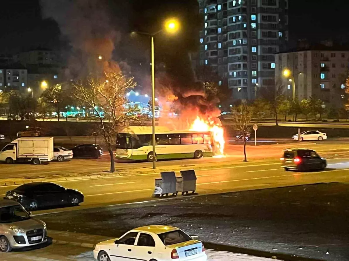 Kayseri'de Otobüs Yangını