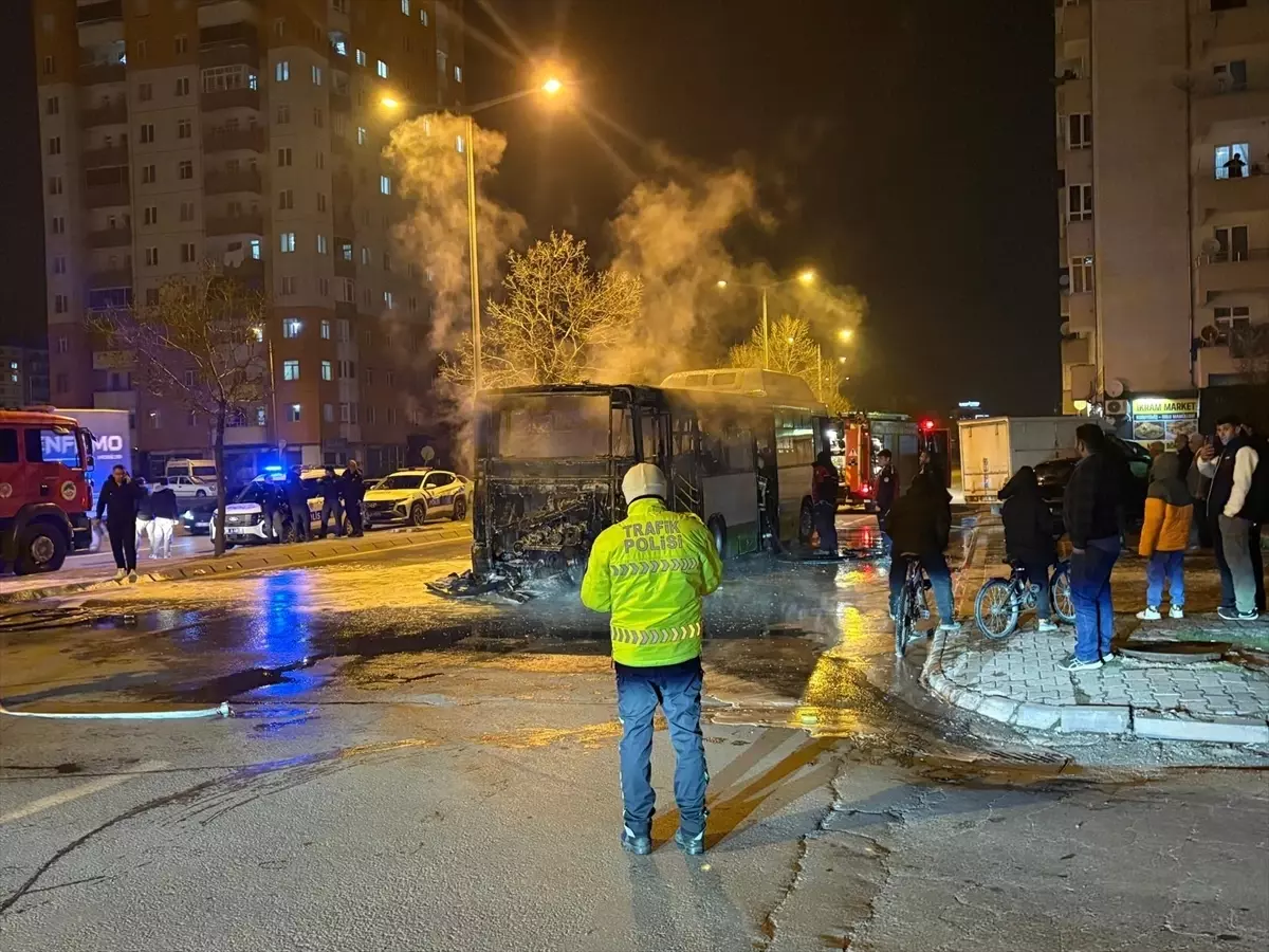 Kayseri'de Otobüs Yandı