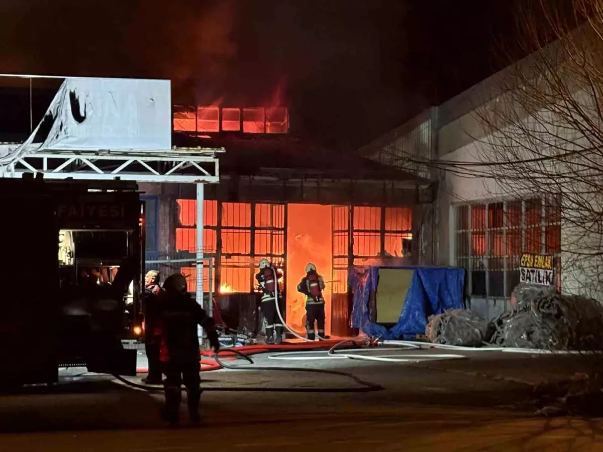 Kayseri'de Mobilya Atölyesi Yangını