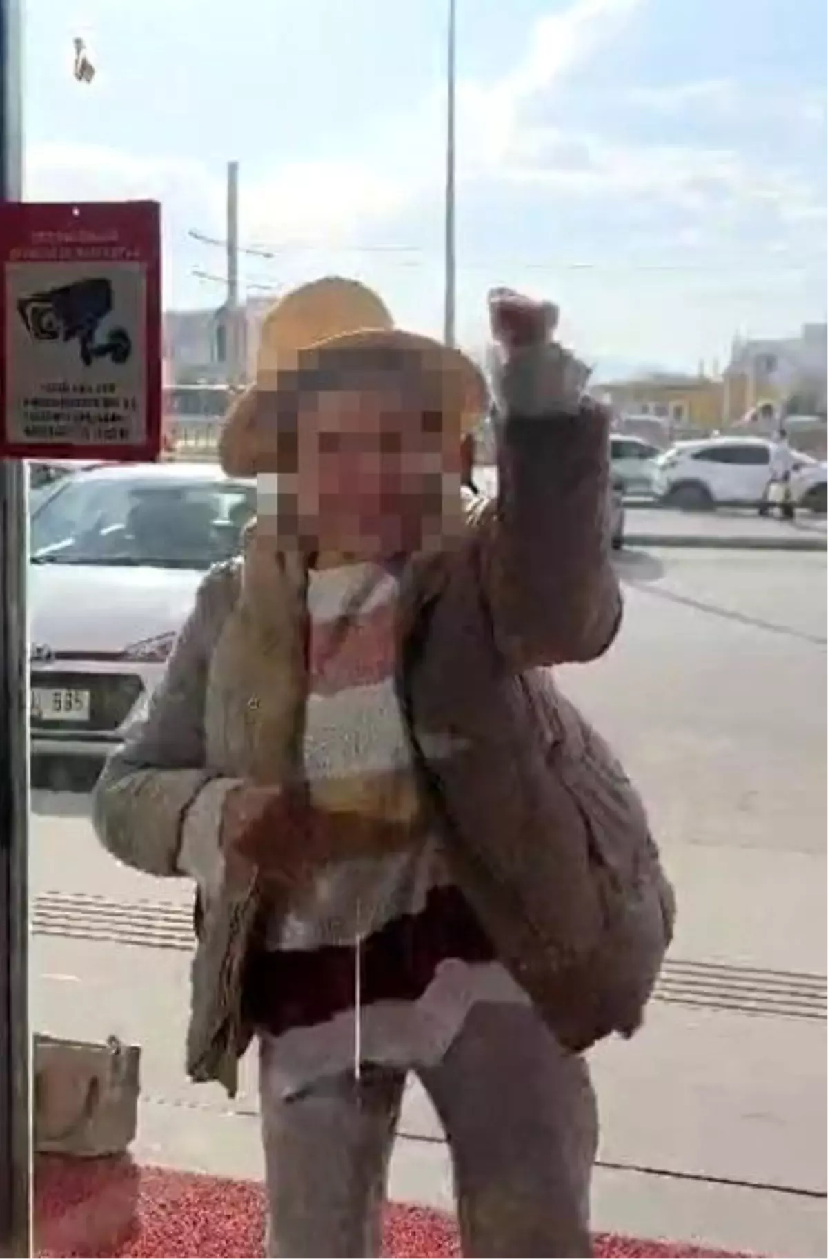 Kayseri'de Eczaneye Taşlı Saldırı