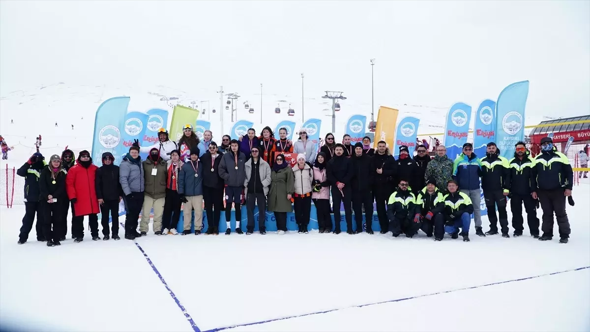Erciyes'te Kar Voleybolu Turnuvası Düzenlendi