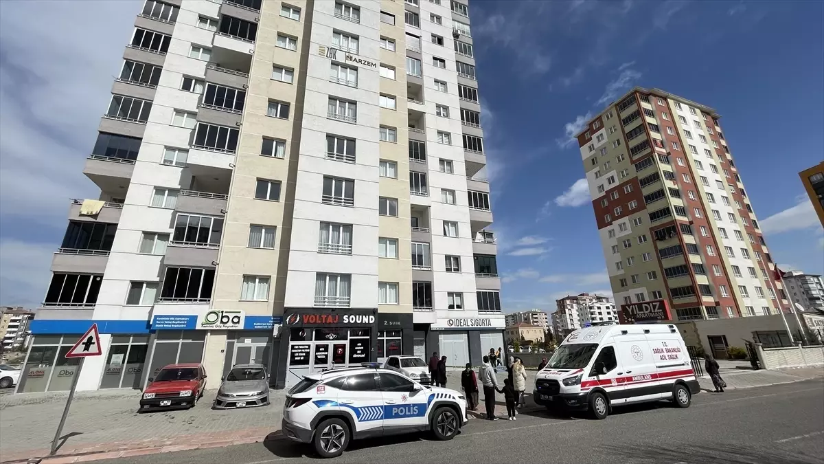 Kayseri'de 83 Yaşındaki Adam Düşerek Hayatını Kaybetti