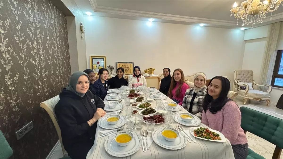 Kayseri'de Uluslararası Öğrenciler İftar Sofralarında Buluştu