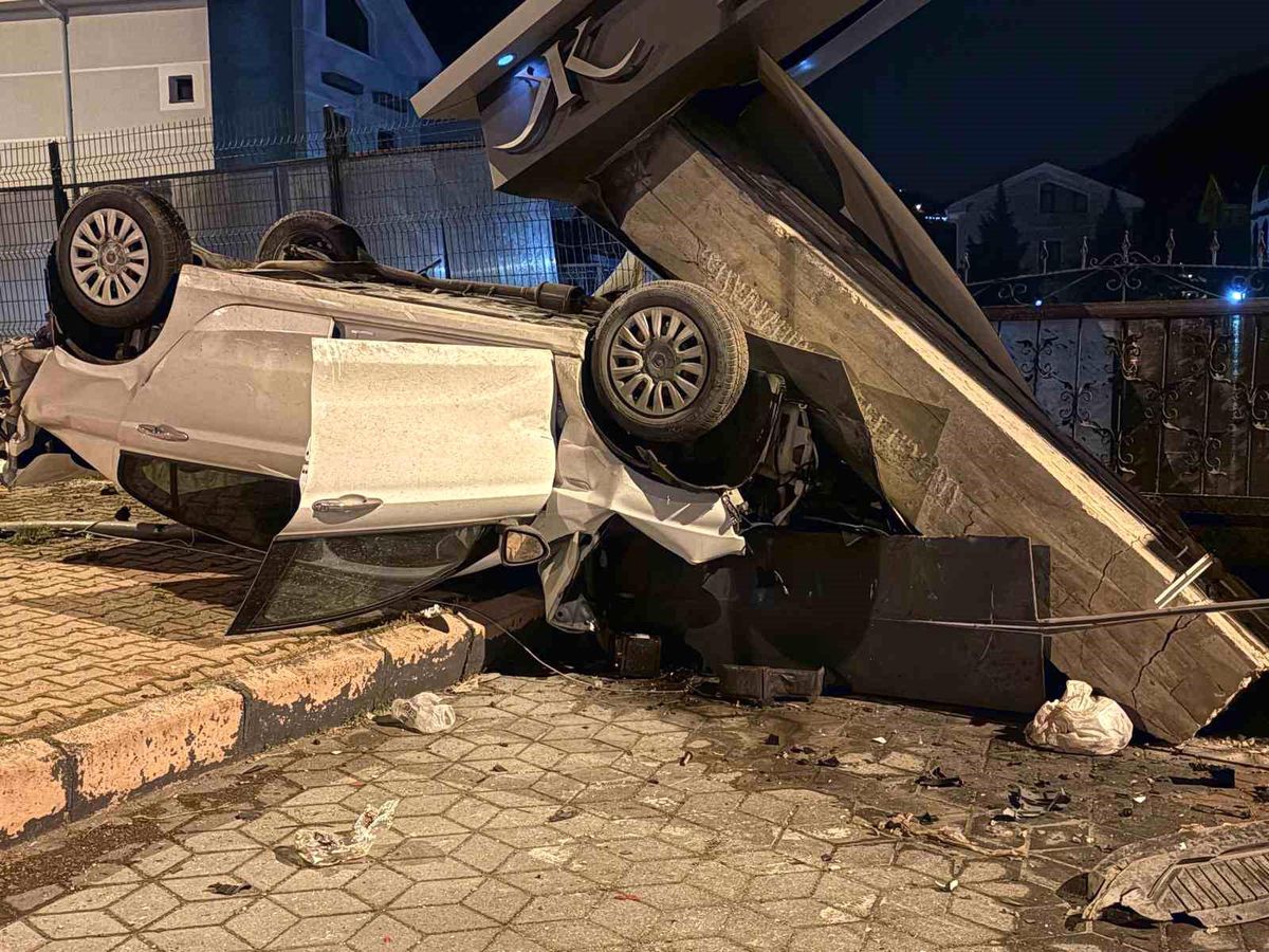 Kayseri'de Kaza: Takla Atan Araç Siteye Girdi