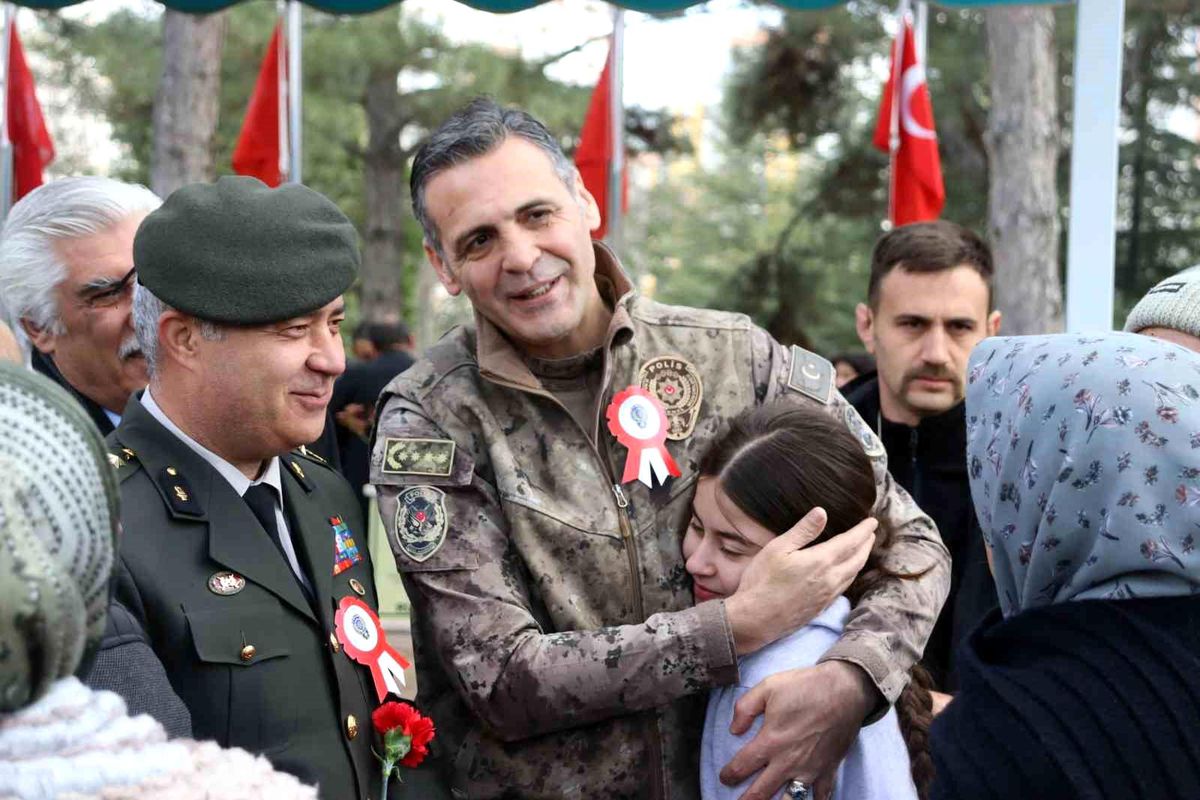 Şehit polisler mezarları başında anıldı